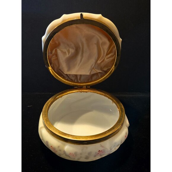 Stunning large Wavecrest Dresser Box with Ferns and Floral - Picture 10 of 10